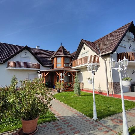 Havasi Vendeghaz Lägenhet Gyenesdiás Exteriör bild